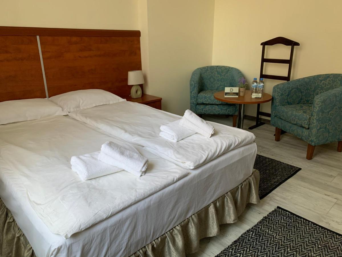 Guest Rooms Donovi فارنا المظهر الخارجي الصورة